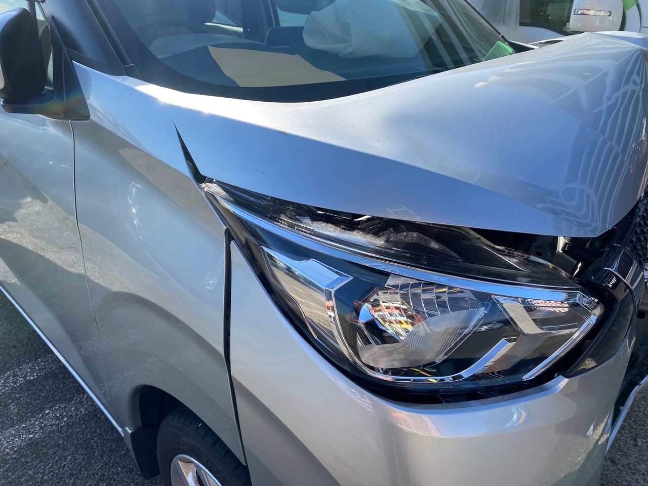 事故を起こした自動車