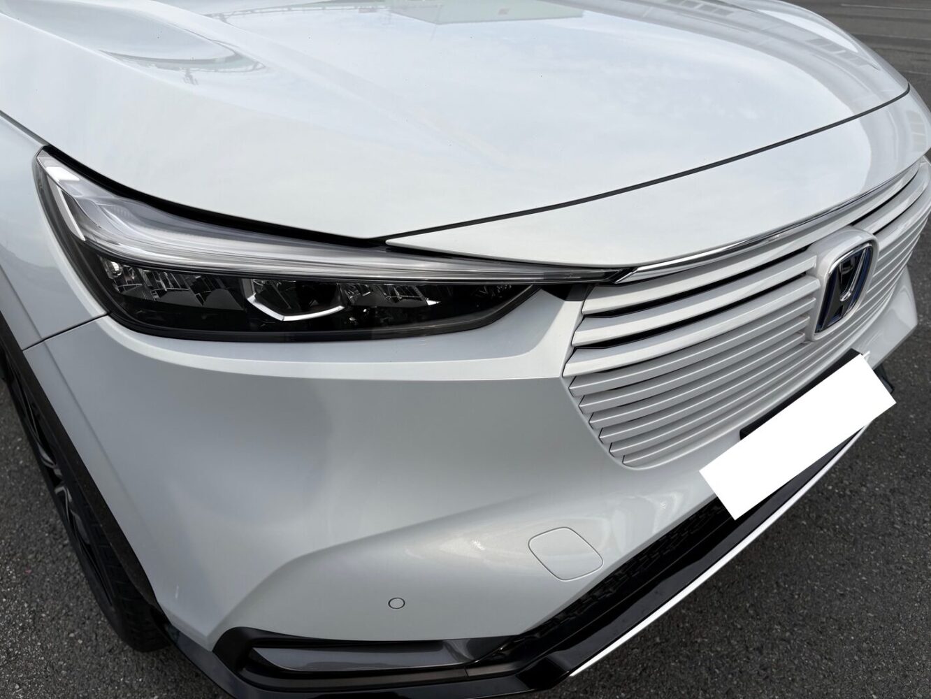 白いホンダの新型ヴェゼル