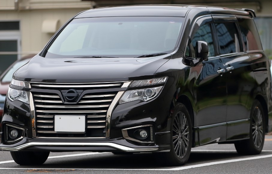 黒い日産セレナ4代目後期型