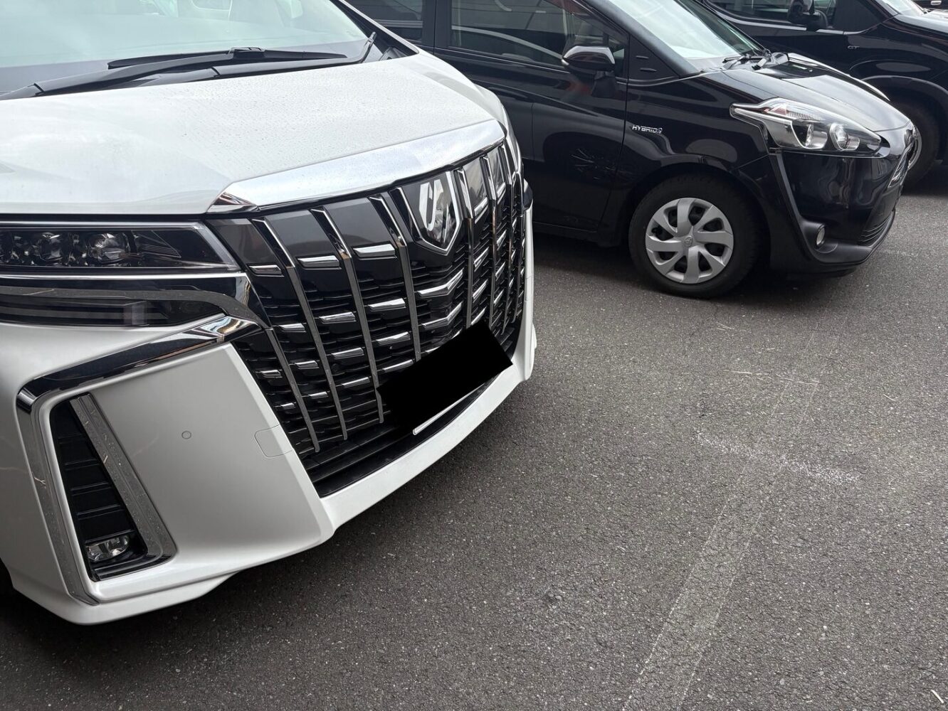 並んでいる車