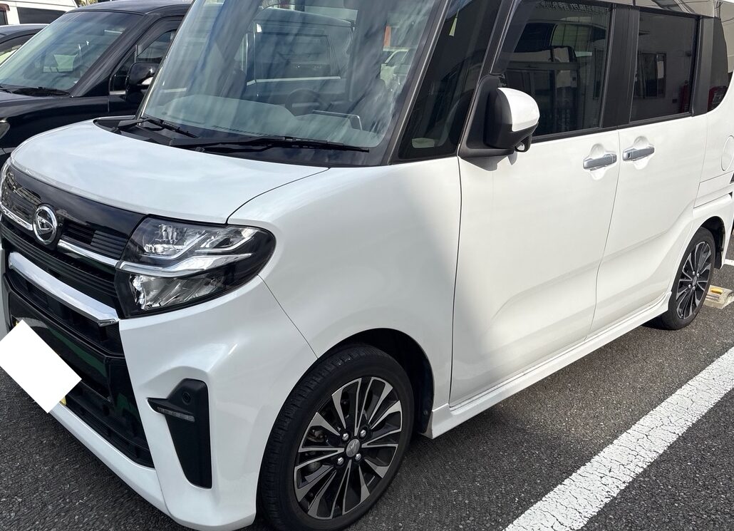 白いダイハツタント