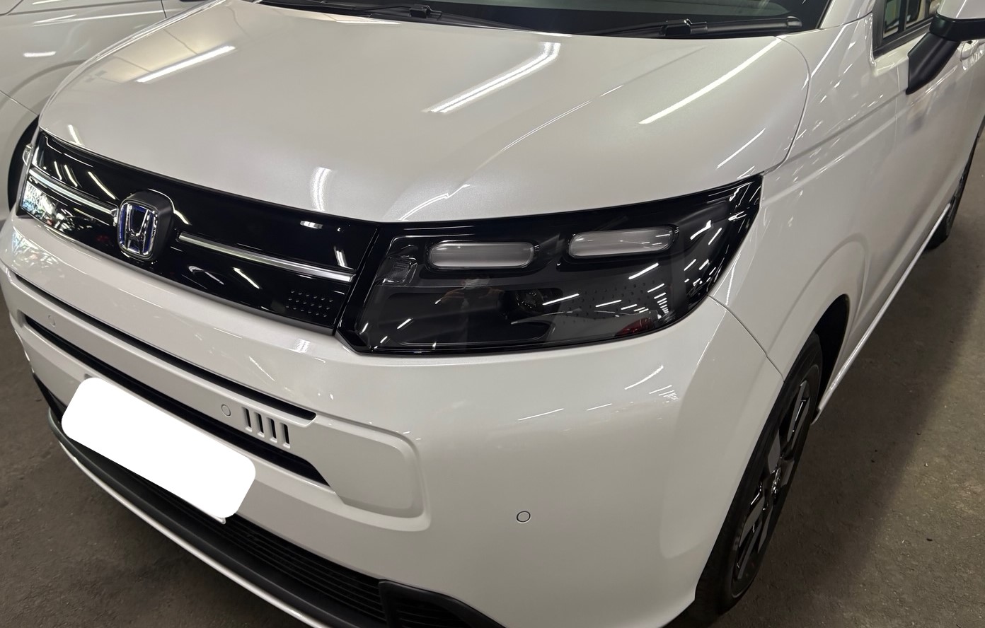 白いホンダの新型フリード　