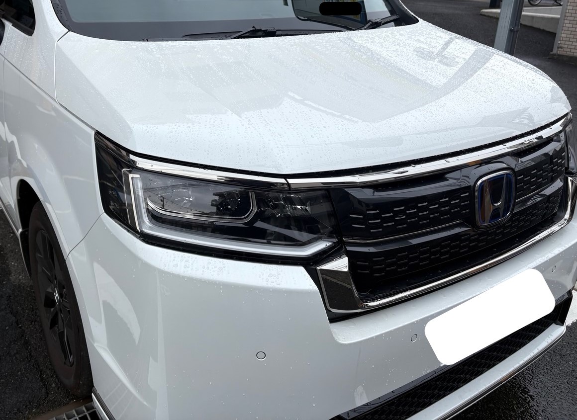 ホンダの新型ステップワゴン　斜め前