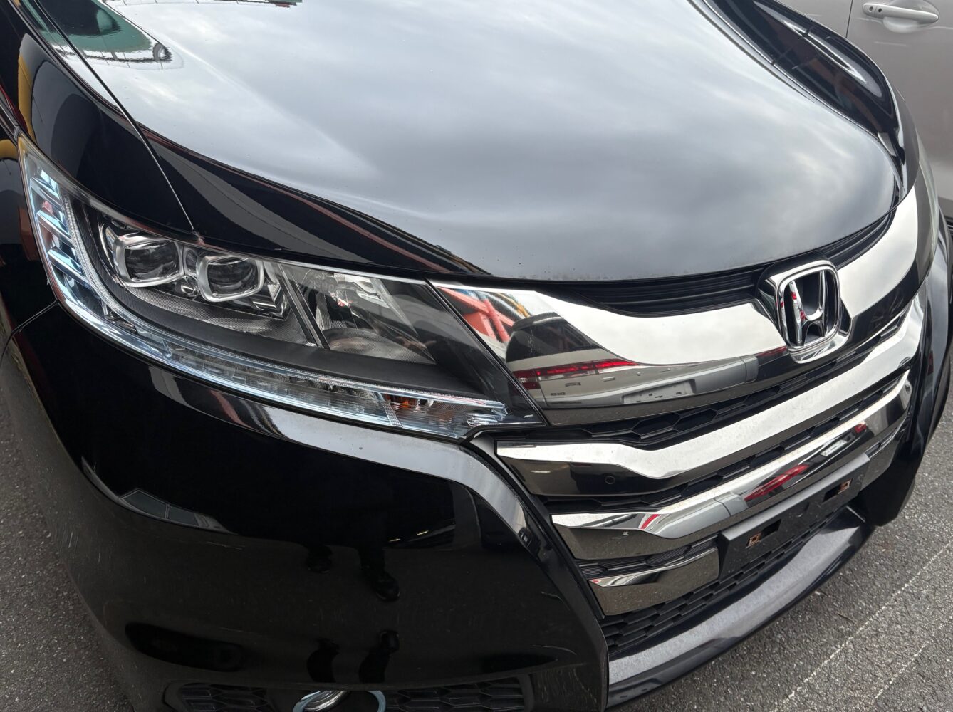 ホンダの黒いミニバン