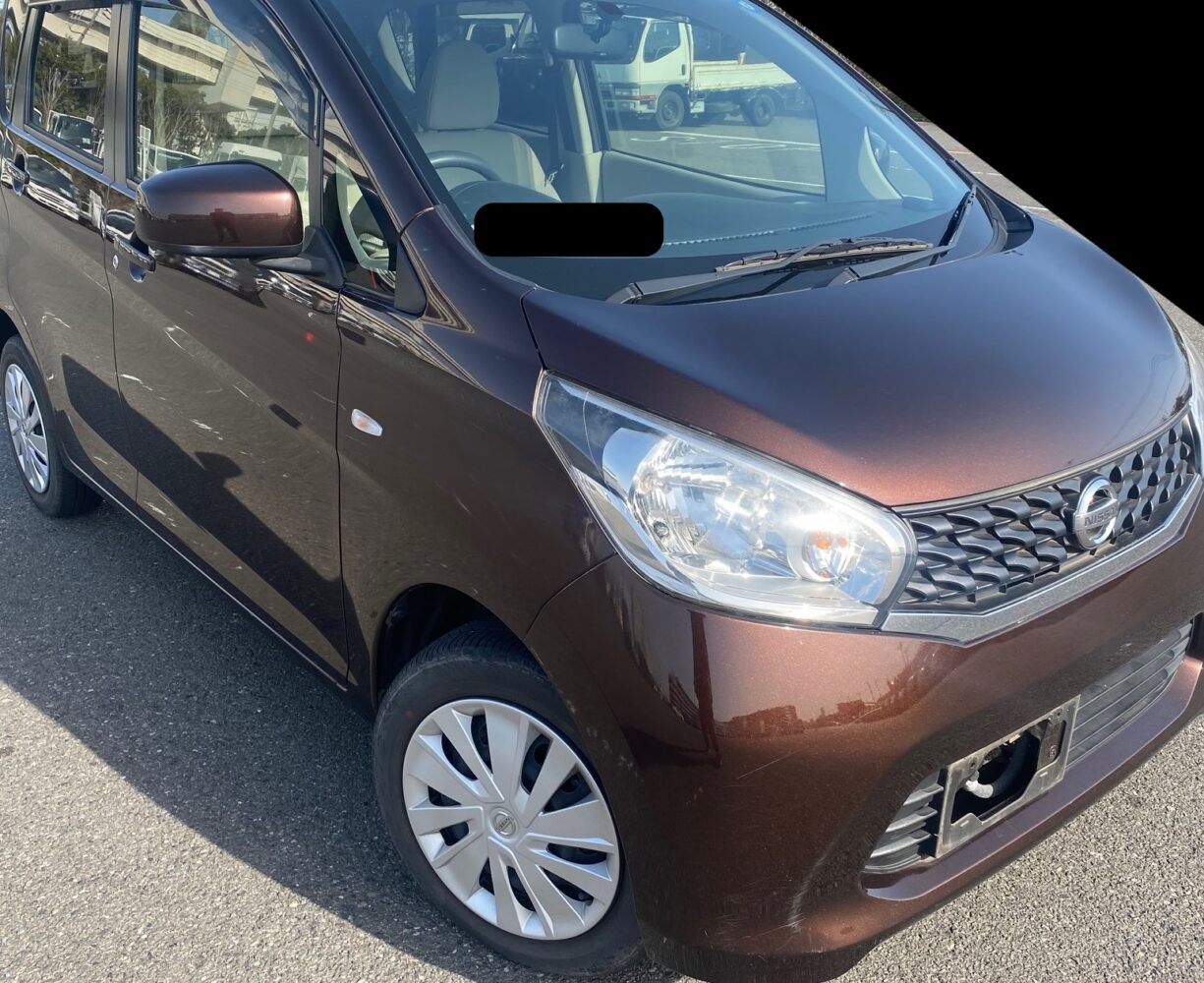 茶色の日産デイズ