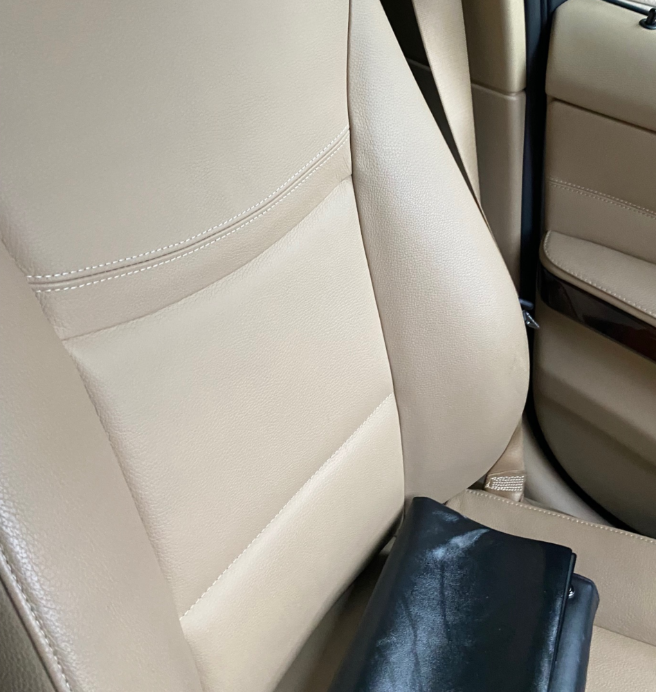 川崎市高津区のお客様から買取した平成23年BMW320iの助手席シート