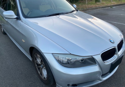川崎市高津区のお客様から買取した平成23年BMW320iの斜め前