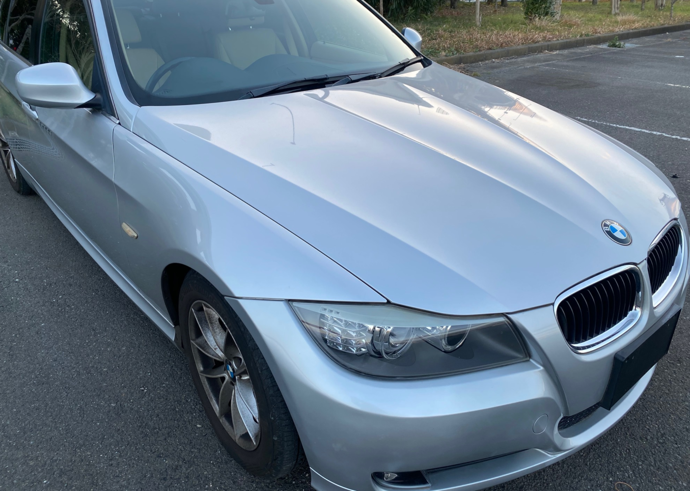 川崎市高津区のお客様から買取した平成23年BMW320iの斜め前