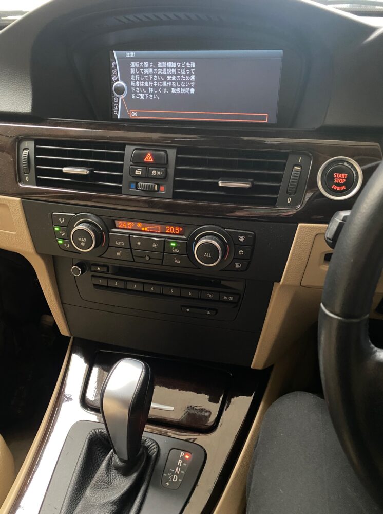BMW320iのナビ付近